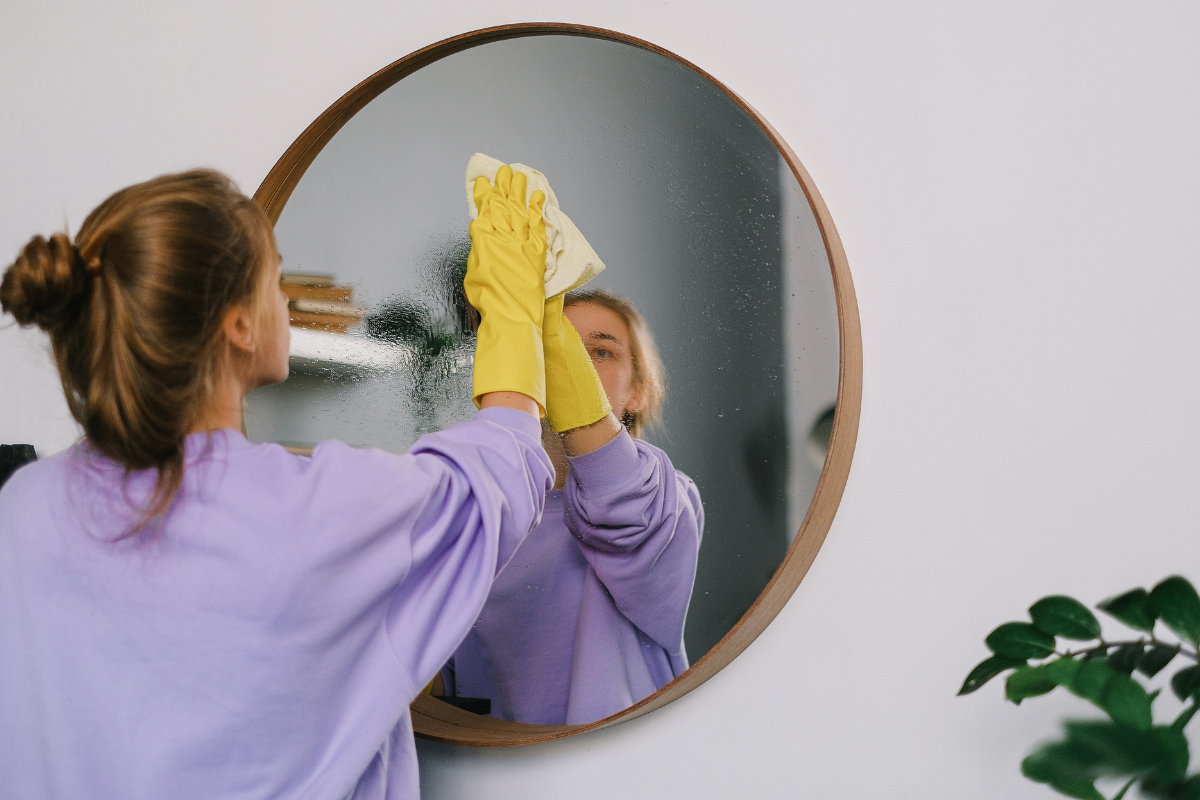 Como limpar espelhos - reprodução canva