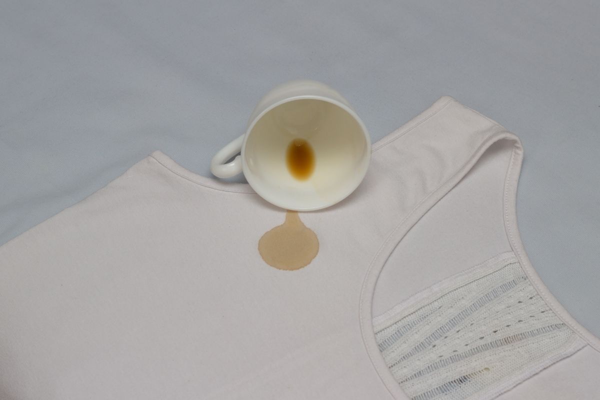 Como tirar mancha de café sem danificar o tecido, aprenda uma técnica prática e barata - canva (2)