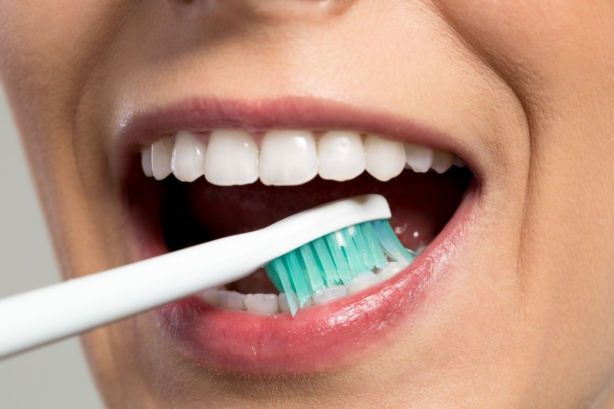 Escova de dente aprenda como higienizar de forma simples e barata - canva (2)