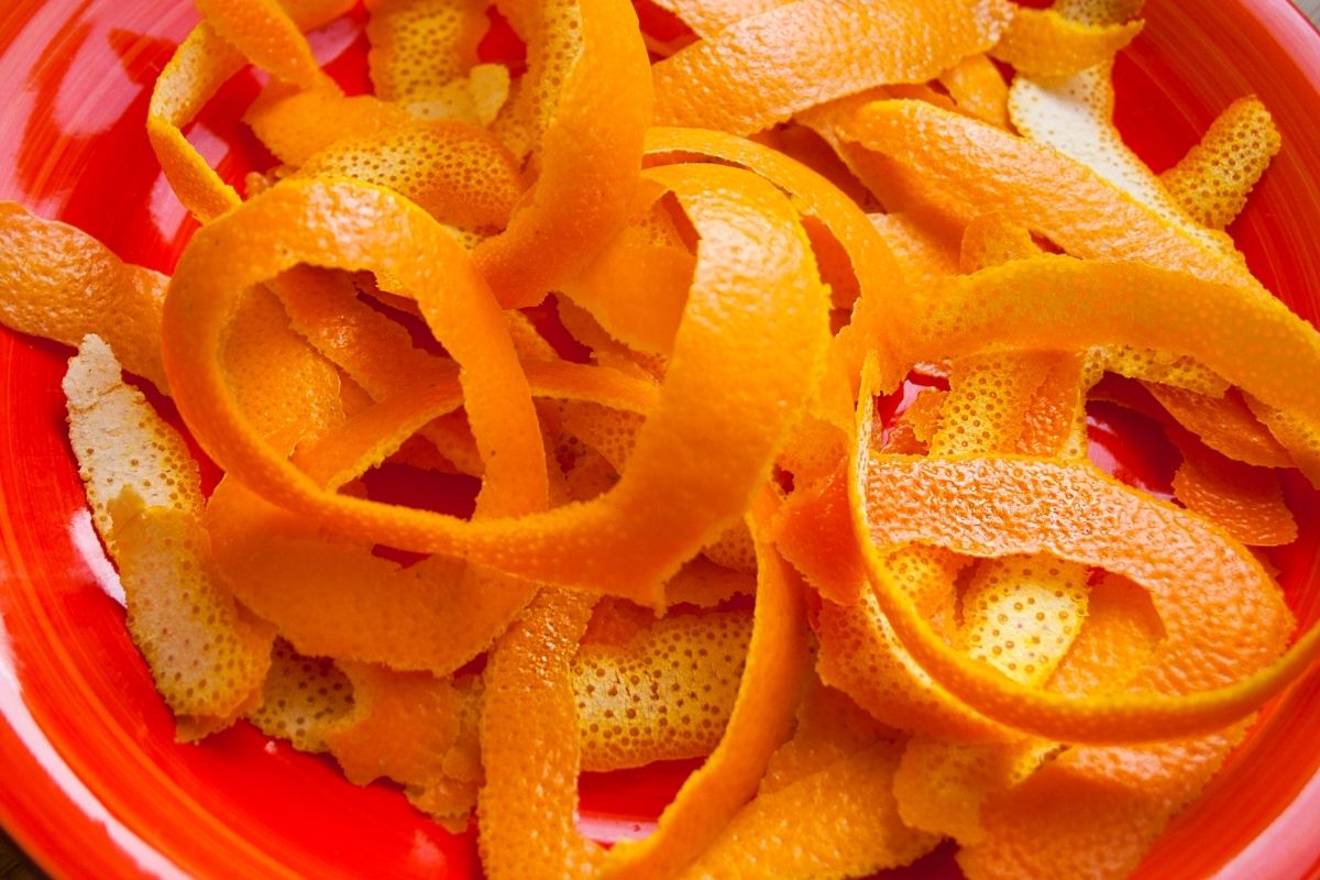Que tal aproveitar a casca de laranja para diversas utilidades em casa? Confira essas dicas e saiba como fazer