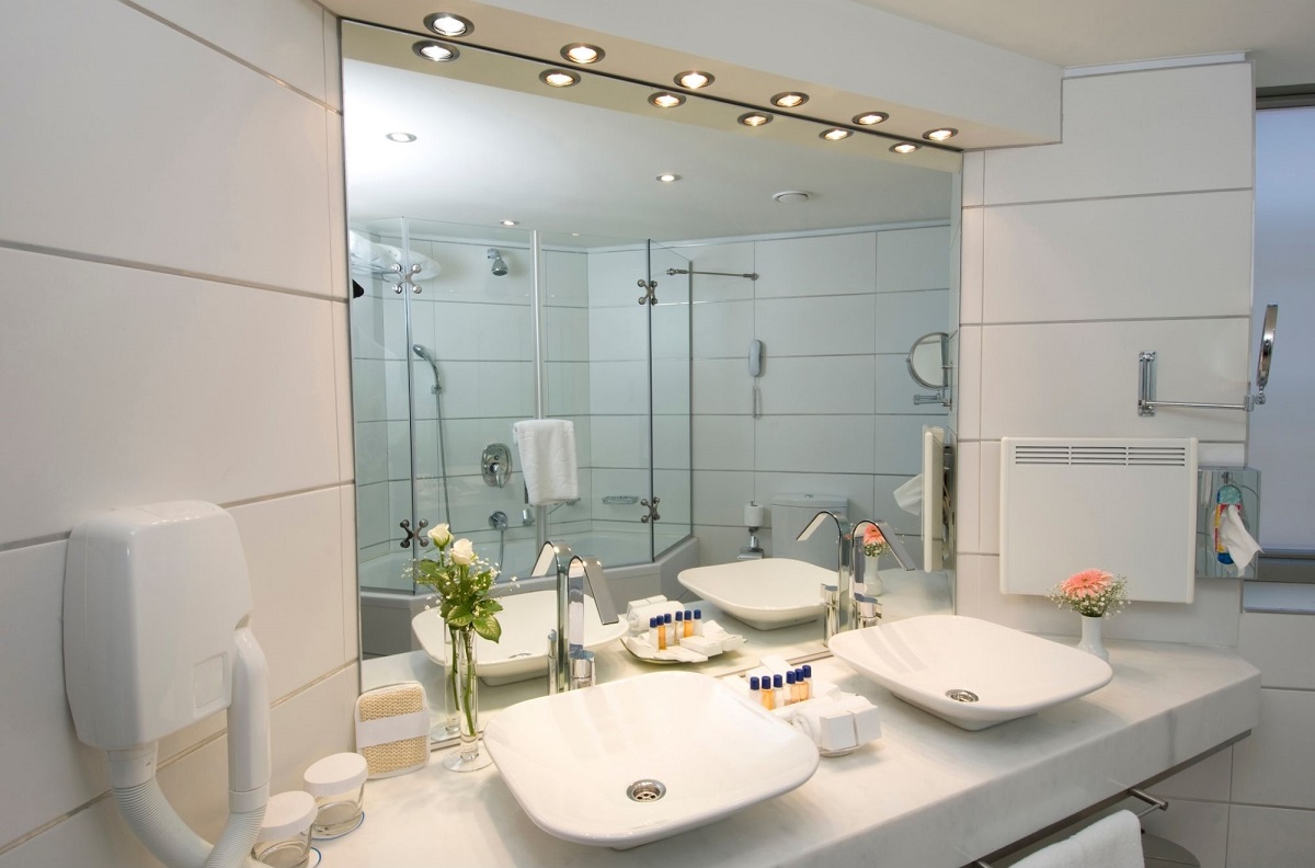 Decoração do banheiro conheça ideias simples e baratas para deixar o ambiente bonito, aconchegante e cheiroso - Imagem do Canva