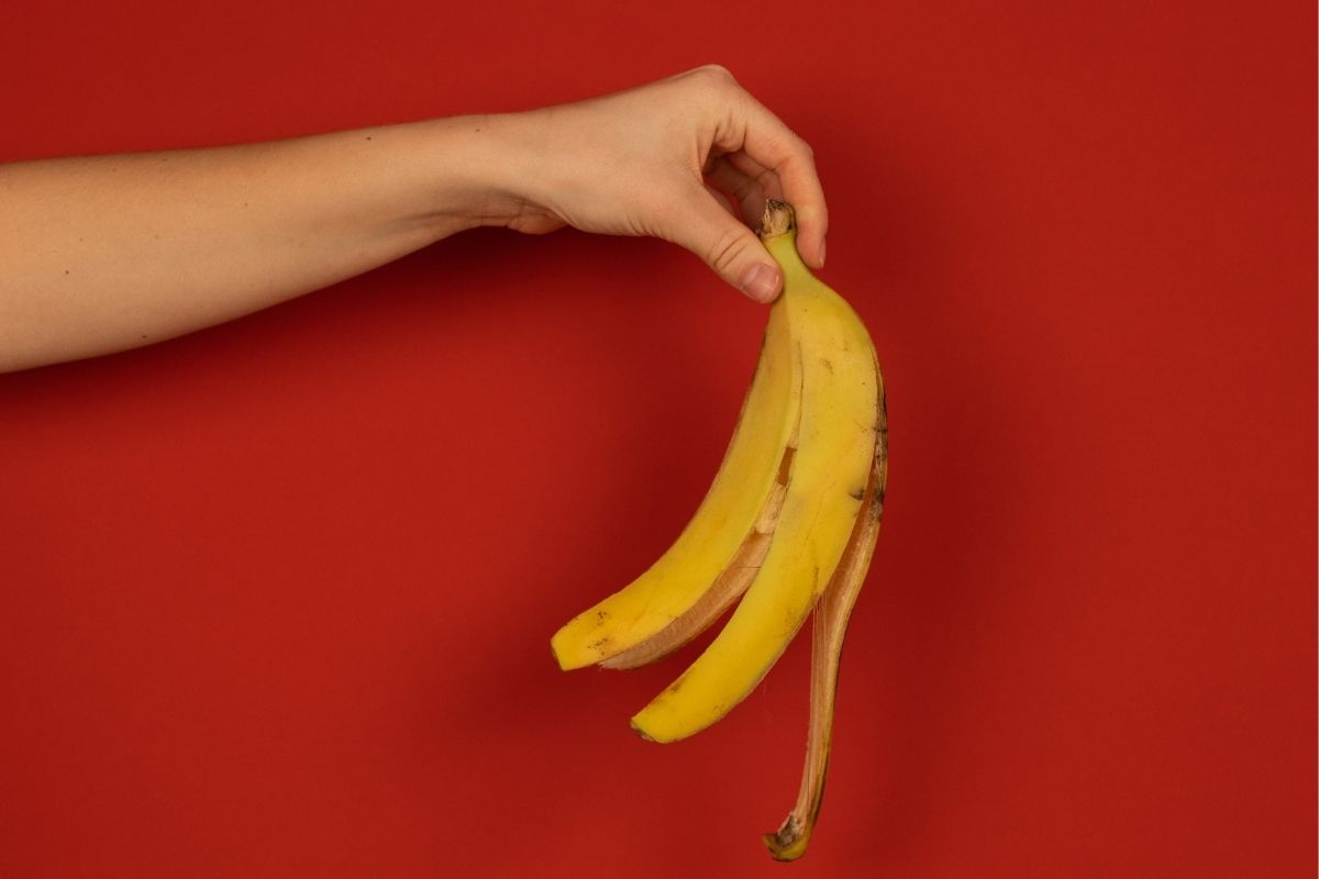 casca de banana na pele - reprodução do canva
