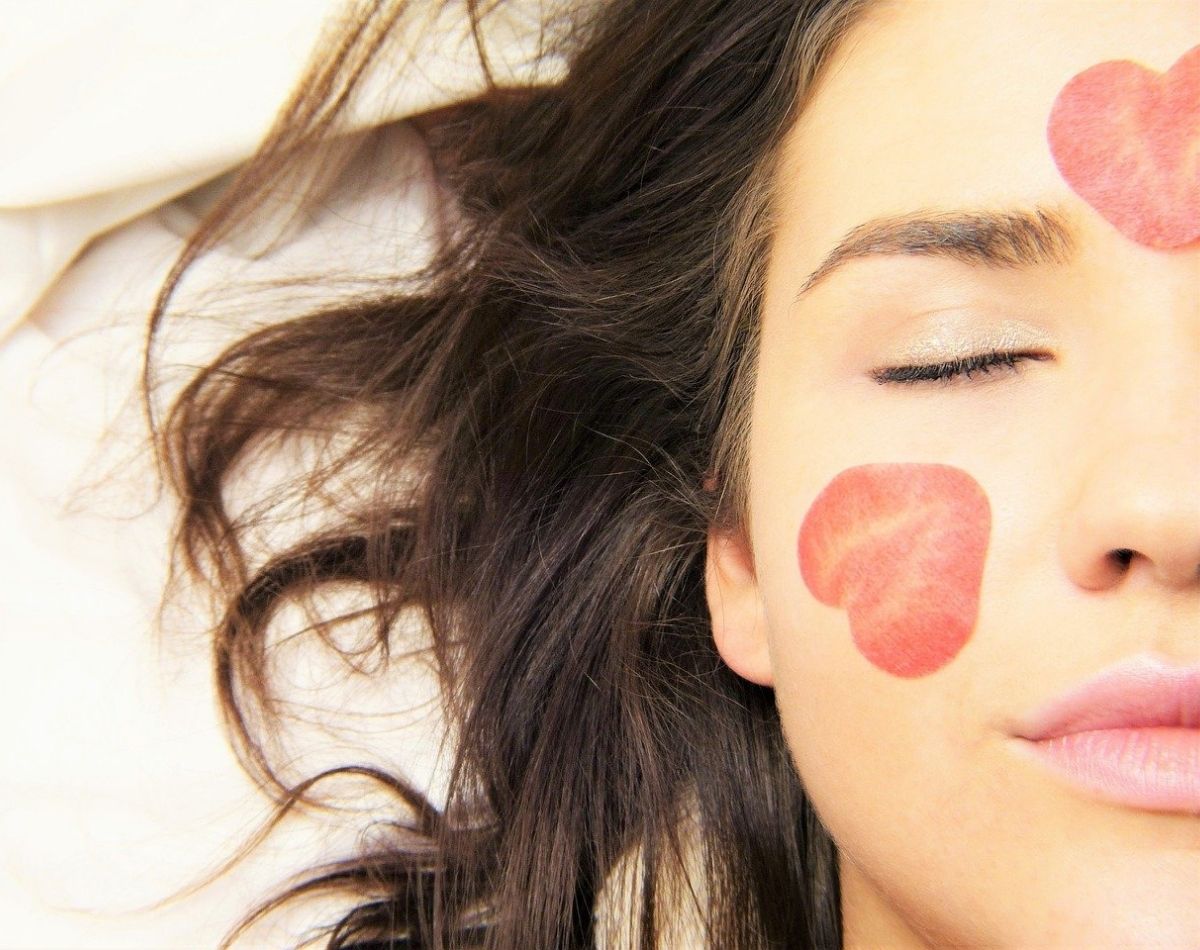 Veja alguns cuidados com a pele que você deve ter após intenso uso de maquiagem - pixabay