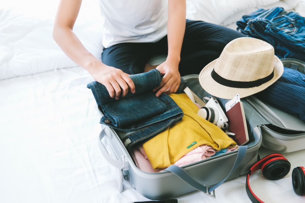 Como organizar mala de viagem? Facilite sua vida com dicas eficazes; descubra agora rapidamente - Canva
