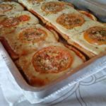 Pizza feita com pão de forma: prepare uma deliciosa receita no forno)