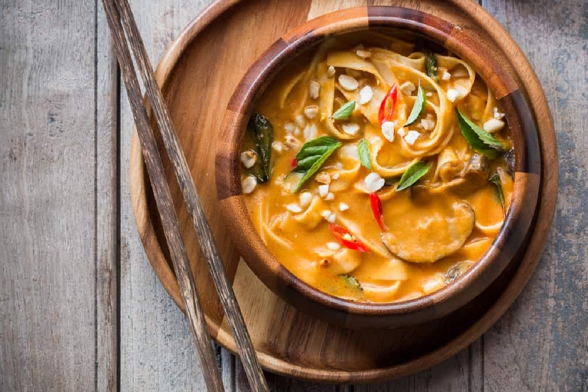 Sopa tailandesa de peixe e abóbora