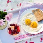 Café da manhã saudável com ovo: conheça 2 maneiras de consumir o alimento no dia a dia