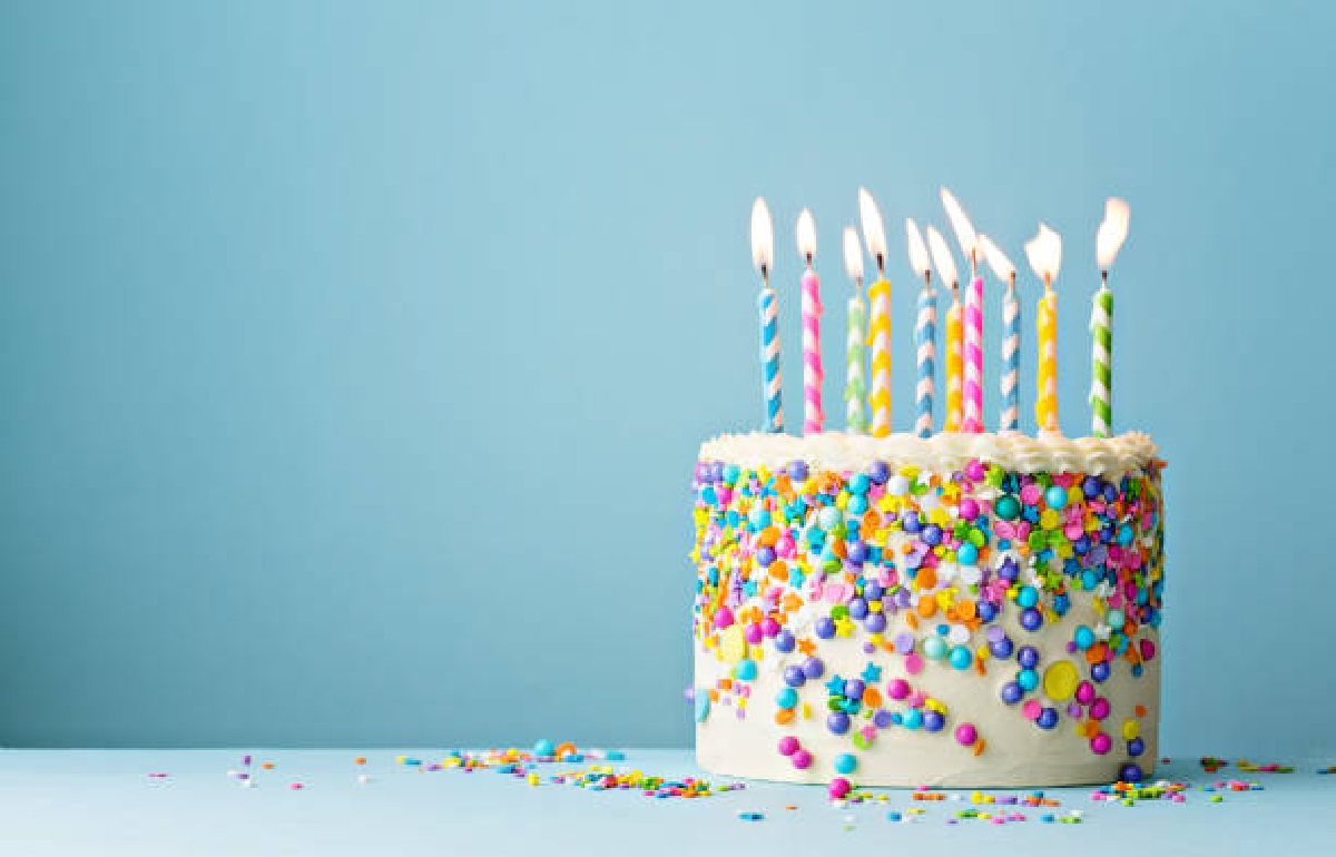 Seja seu próprio confeiteiro, aprenda a fazer bolo de aniversário simples e gostoso (Foto: iStock)