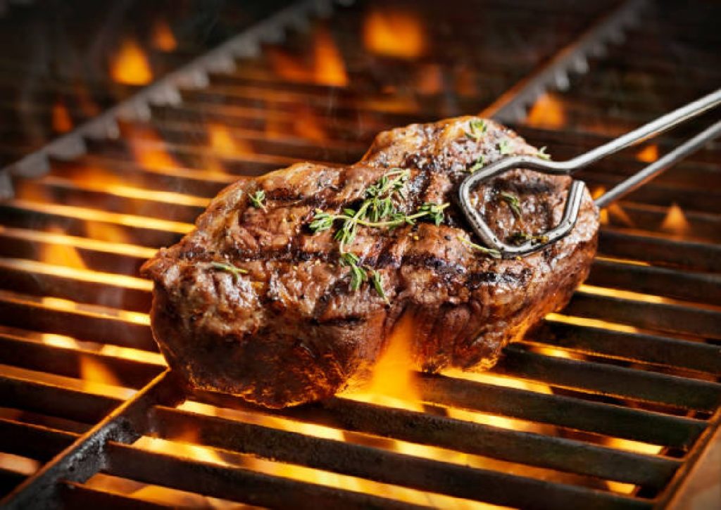 Como fazer uma carne de churrasco perfeita; aprenda hoje mesmo (Foto: iStock)