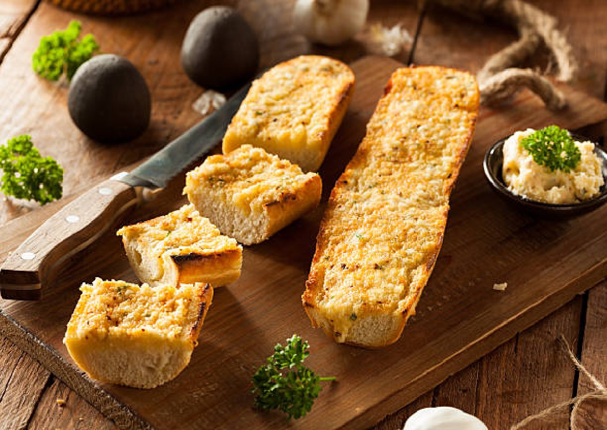 Pão de alho com queijo: perfeito para um final de tarde, veja aqui (Foto: iStock)