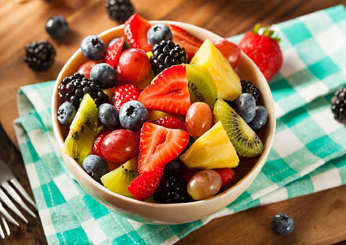 Salada de frutas perfeita para o café da manhã; veja o passo a passo (Foto: iStock)