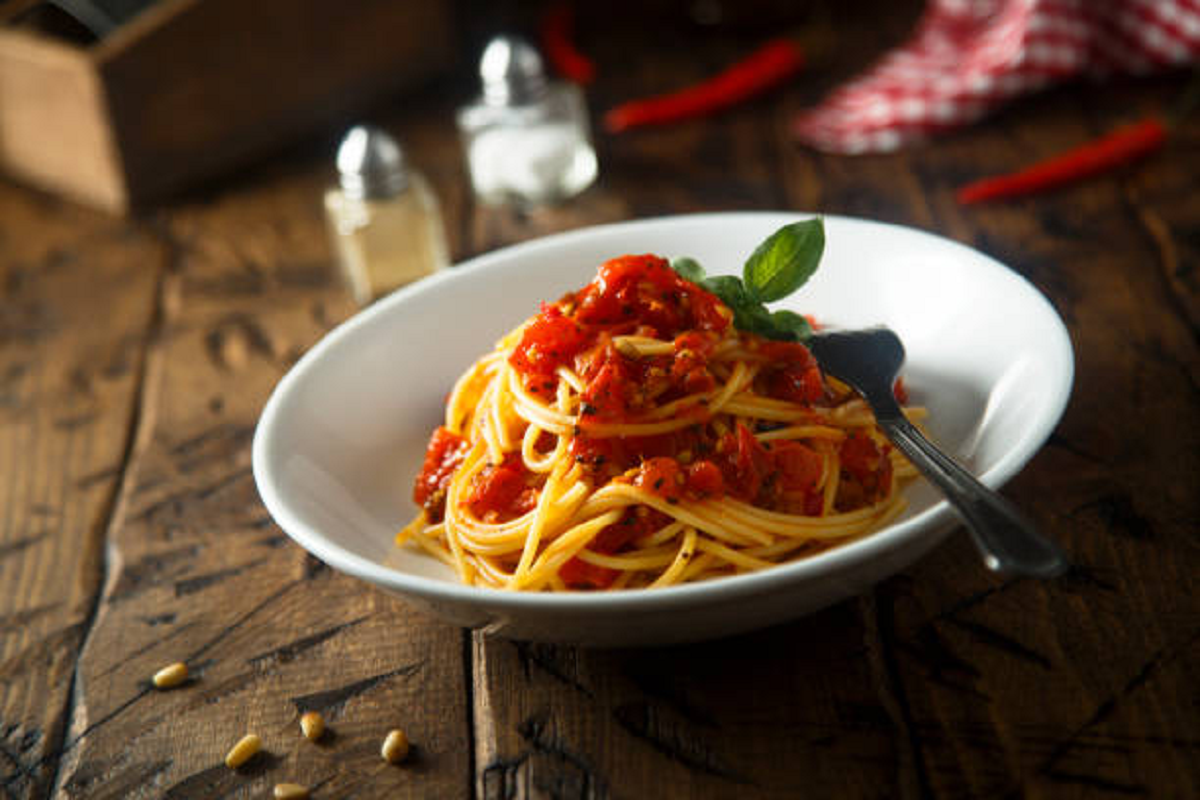 Espaguete com molho de tomate assado (Foto: Reprodução/iStock)