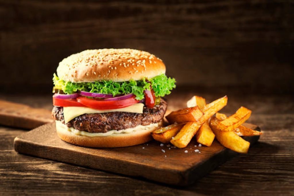 Hambúrguer de carne de porco: diversifique uma ótima receita, acompanhe (Foto: iStock)