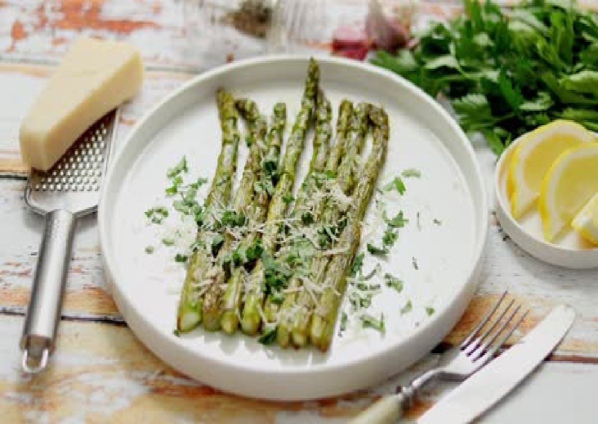 Salada de aspargos; acompanhamento perfeito para qualquer refeição (Foto: iStock)