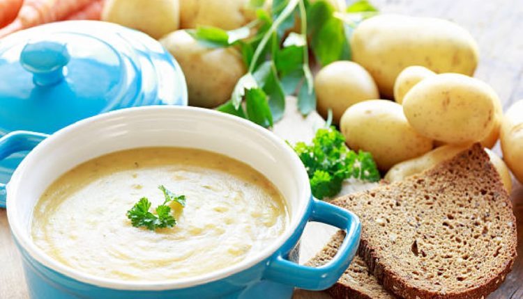 Sopa cremosa de batata: sopa é janta e precisa aprender esta receita! (Foto: iStock)
