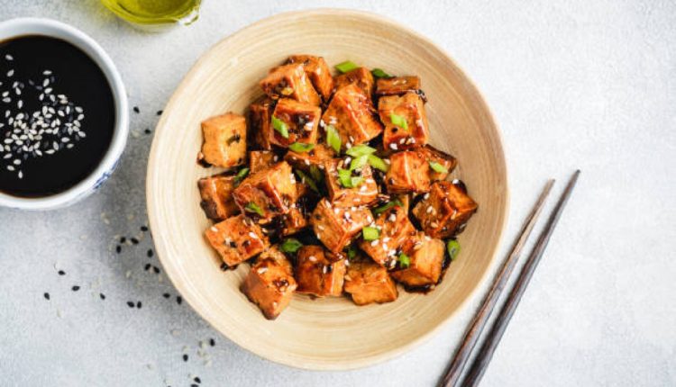 Tofu crocante para sua refeição vegana, aproveite este passo a passo (Foto: iStock)