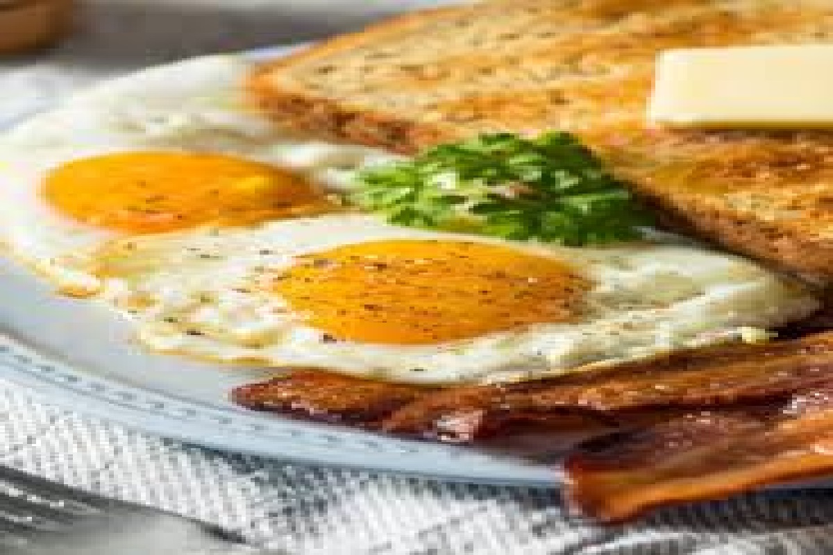 Café da manhã de torrada e ovos, turbine uma receita simples (Foto: iStock)