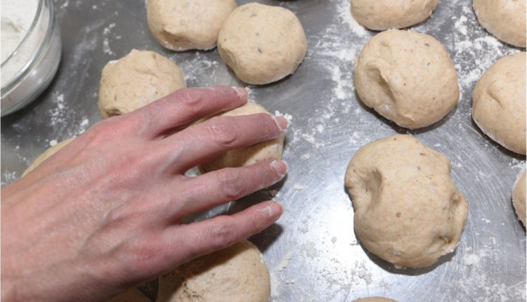 Como fazer pãozinho doce - Reprodução Canva Pró