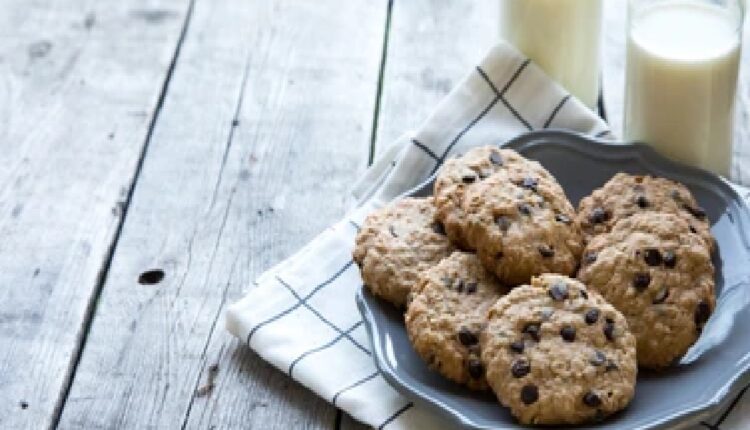 Biscoitos de aveia com gotas de chocolate, uma alternativa doce e saudável (Foto: iStock)