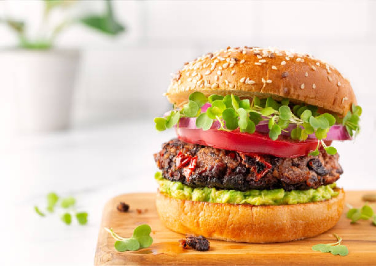 Receita de hambúrguer vegetariano na air fryer: aprenda o processo (Foto: iStock)