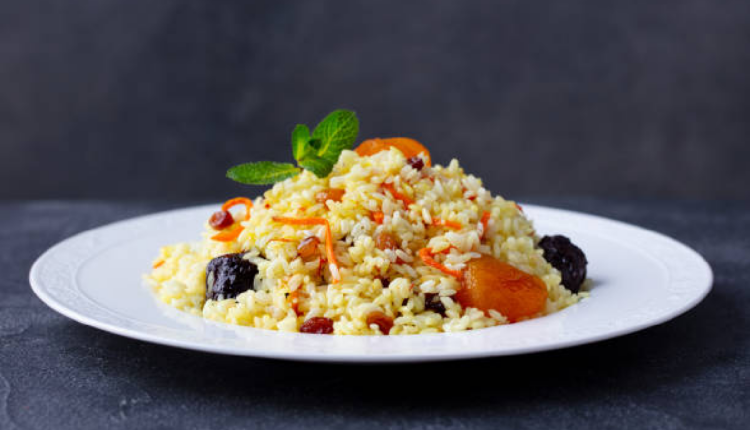 Salada de arroz sete cereais com damasco. Foto: Reprodução/iStok