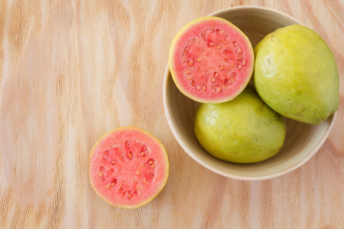 Exclusivo! Conheça as frutas que ajudam a prender o intestino e os seus benefícios / Reprodução Canva