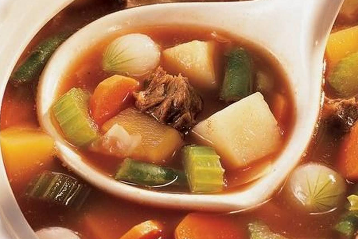 Você já viu uma sopa de legumes com carne ficar assim? Receita super fácil! - Fonte: Canva
