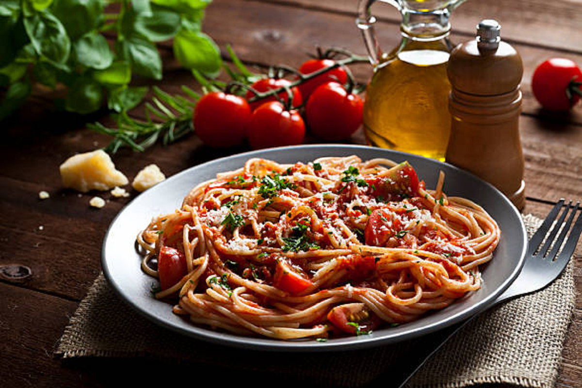 Espaguete com tomate. Foto: Reprodução/ iStok