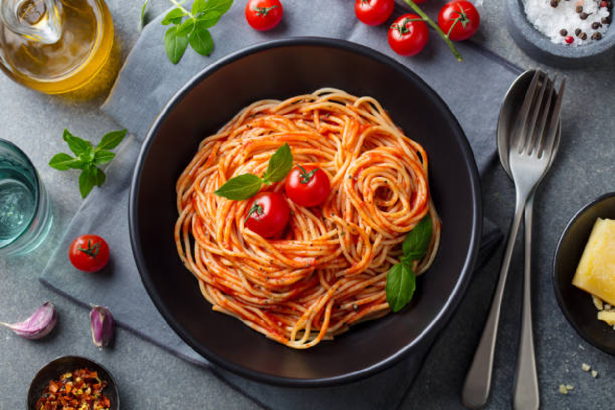 Espaguete com tomate. Foto: Reprodução/iStok2
