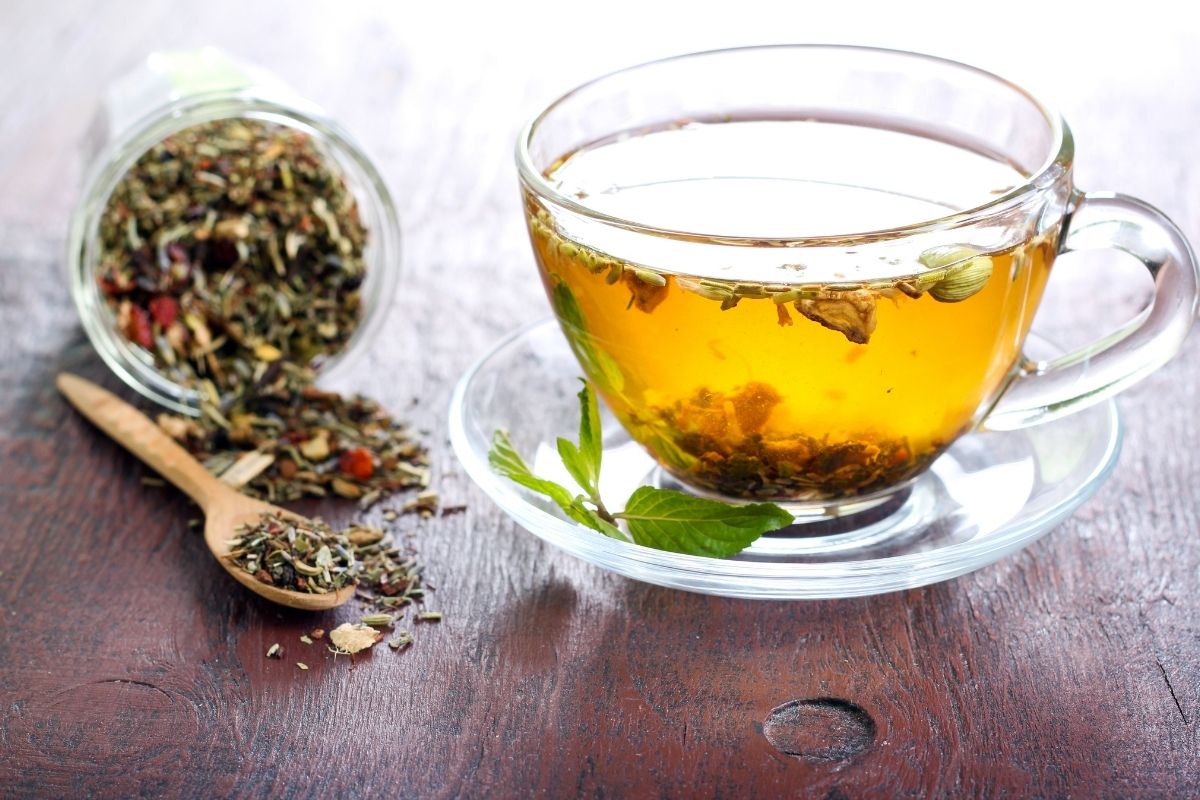Chá de erva-doce é bom para aumentar a imunidade? veja seus benefícios! - Fonte: Canva Pro