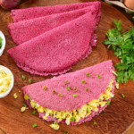 Tapioca cor-de-rosa com queijo meia cura. Foto: Reprodução/iStock