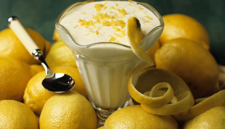 Mousse de limão com 2 ingredientes, saiba como fazer essa receitinha. (Foto: Canva)