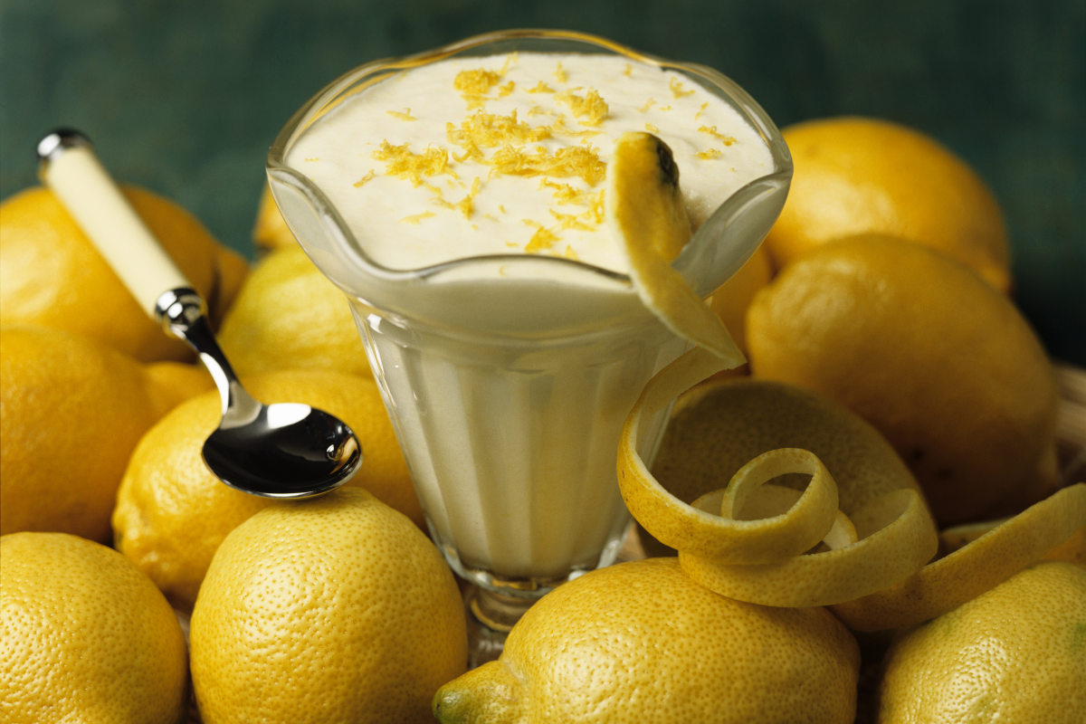 Mousse de limão com 2 ingredientes, saiba como fazer essa receitinha. (Foto: Canva)