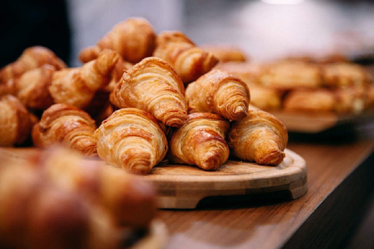 Receita de croissant massa folhada, prato perfeito para seu café da manhã (Foto: Canva Pro)