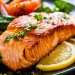 Receita de salmão com castanha: prato saboroso e fitness para qualquer dia (Foto: iStock)