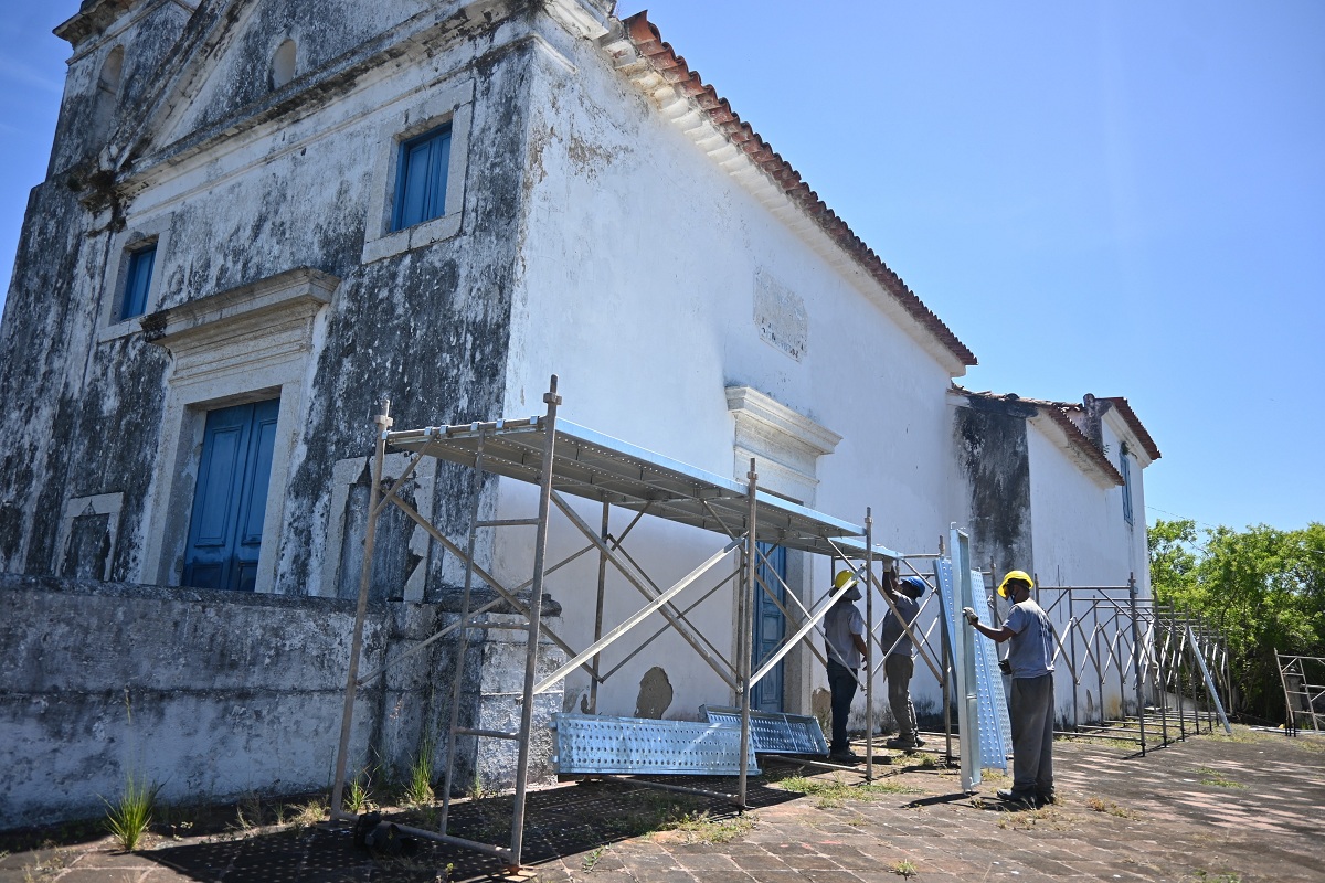 Obra de restauração da Prefeitura de Niterói na Ilha de Boa Viagem