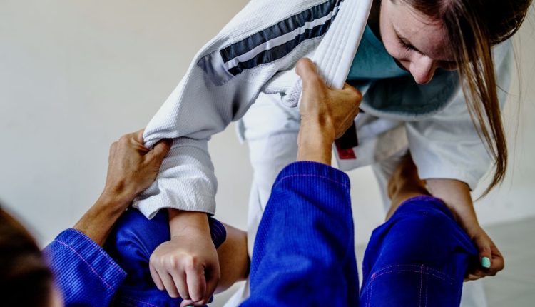 Aulas de jiu-jitsu são oferecidas pela prefeitura de São Gonçalo